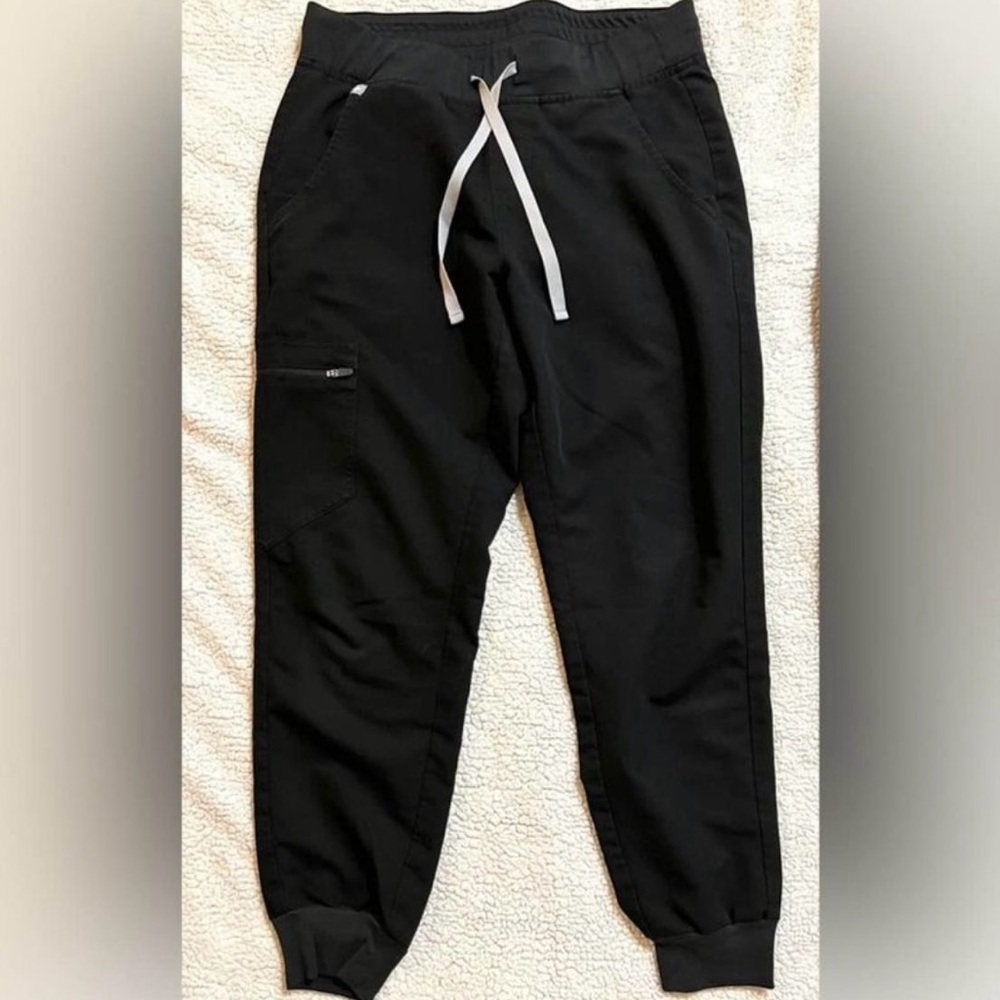 Small black figs jogger scrub pants only.